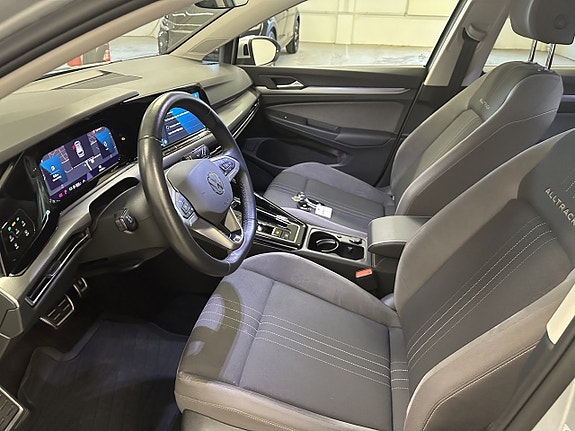 Volkswagen Golf Alltrack 9 of 19