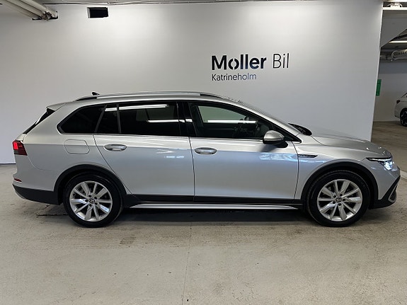 Volkswagen Golf Alltrack 2 of 19