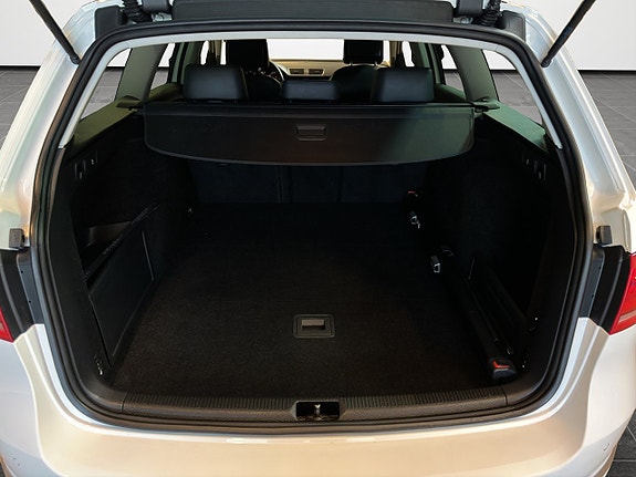 Volkswagen Passat 25 of 25