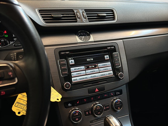Volkswagen Passat 17 of 25