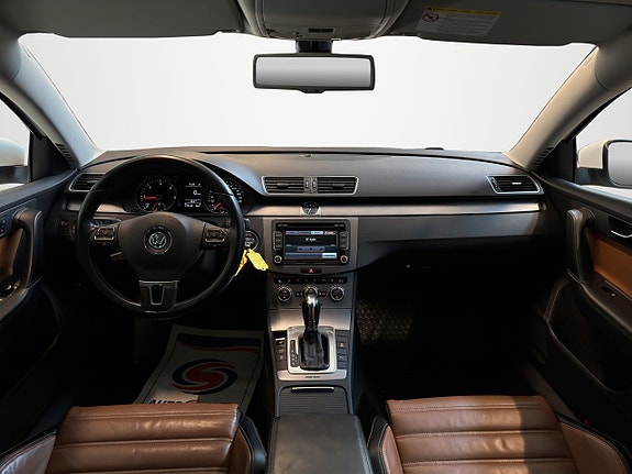 Volkswagen Passat 12 of 25