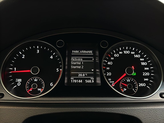 Volkswagen Passat 15 of 25