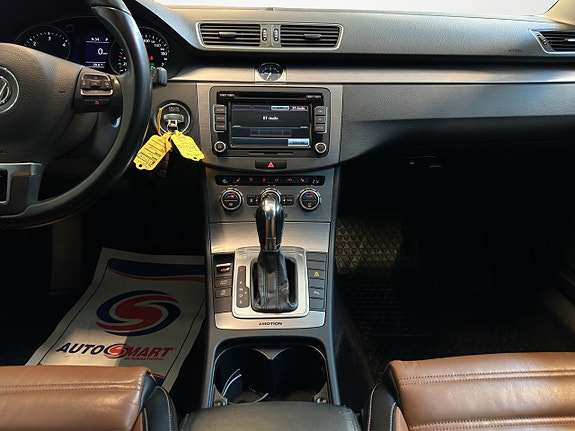 Volkswagen Passat 16 of 25