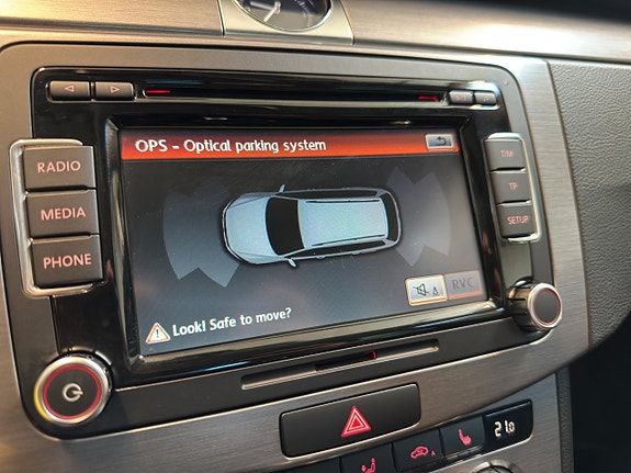 Volkswagen Passat 19 of 25