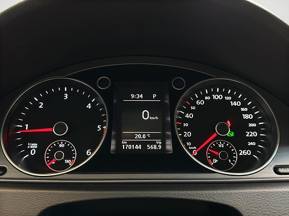 Volkswagen Passat 14 of 25