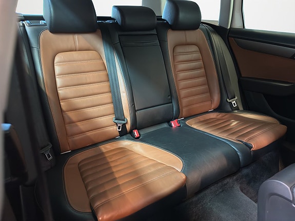 Volkswagen Passat 23 of 25