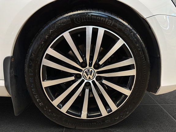 Volkswagen Passat 4 of 25