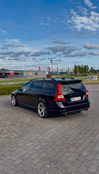 Volvo V70 3 of 14