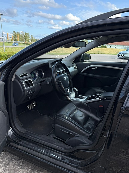 Volvo V70 7 of 14