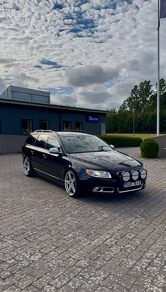 Volvo V70 2 of 14