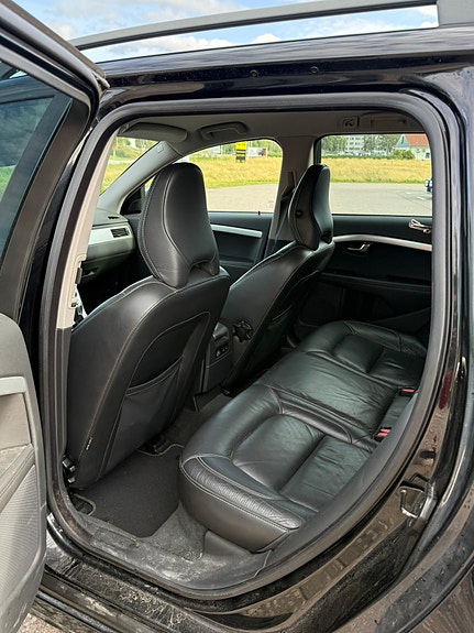 Volvo V70 8 of 14