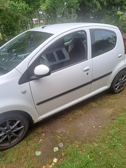 Peugeot 107 4 of 5