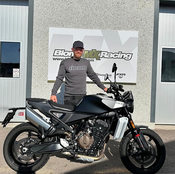 Husqvarna HUSQVARNA 801 SVARTPILEN 4 of 9