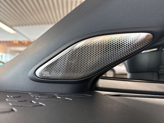Toyota C-HR 18 of 22
