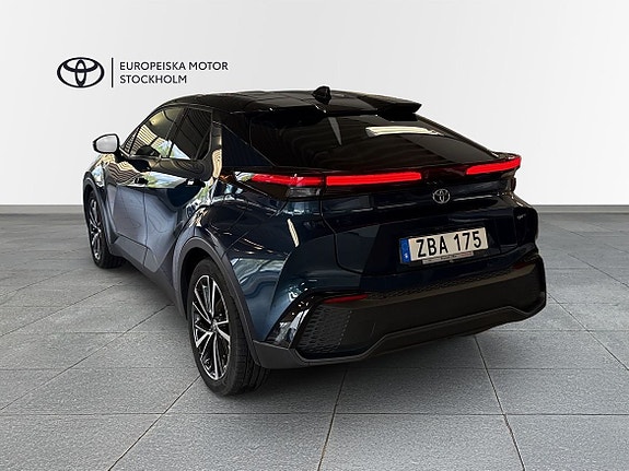 Toyota C-HR 3 of 17