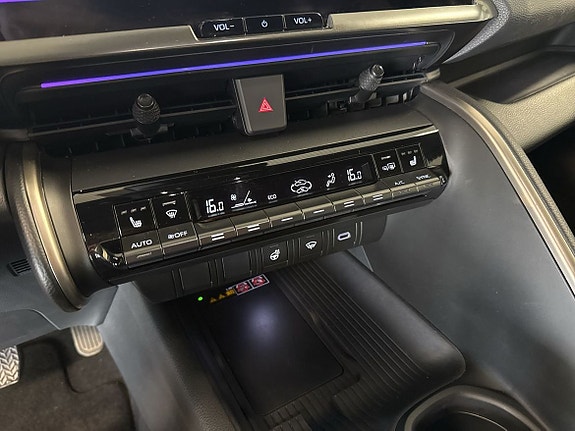 Toyota C-HR 13 of 22