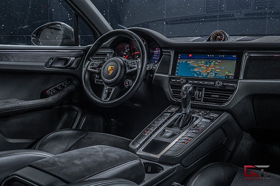 Porsche Macan GTS 15 of 18