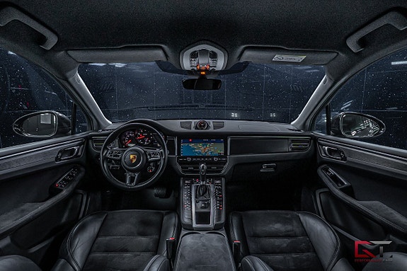 Porsche Macan GTS 13 of 18