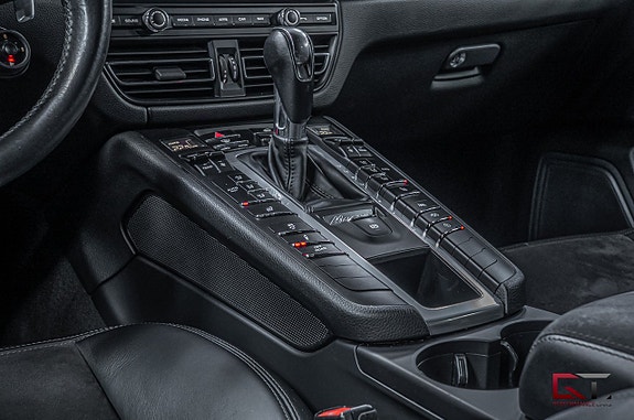 Porsche Macan GTS 14 of 18