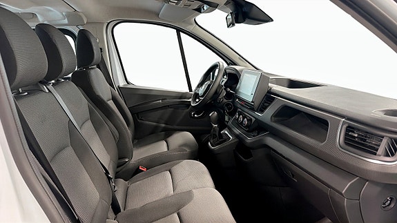 Renault Trafic 3 of 9