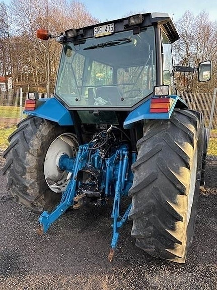 Ford New Holland 8240 TRAKTOR 3 of 5