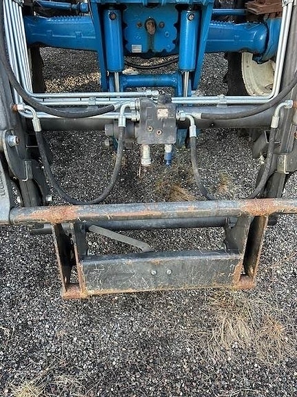 Ford New Holland 8240 TRAKTOR 5 of 5