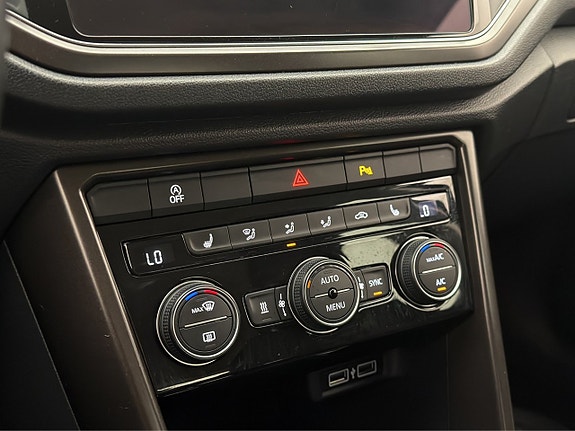 Volkswagen T-Roc 18 of 28
