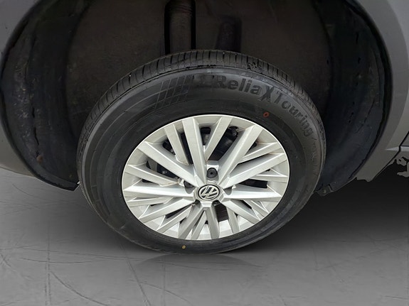 Volkswagen T-Roc 27 of 28