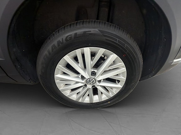 Volkswagen T-Roc 26 of 28