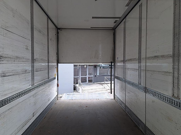 VOLVO Vehicle Rigid 6x2-2 box full side opening 13 of 18