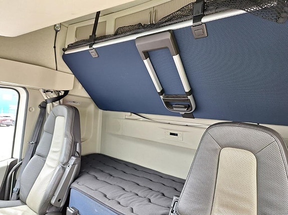 VOLVO Vehicle Rigid 6x2-2 box full side opening 15 of 18