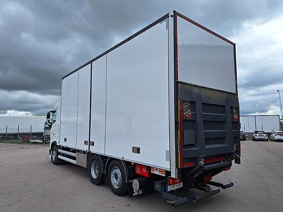 VOLVO Vehicle Rigid 6x2-2 box full side opening 5 of 18