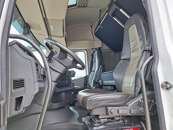 VOLVO Vehicle Rigid 6x2-2 box full side opening 3 of 18