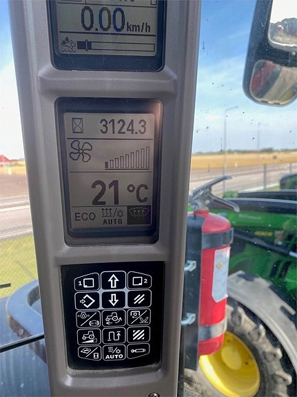 Case IH OPTUM 300 CVX TRAKTOR 4 of 6