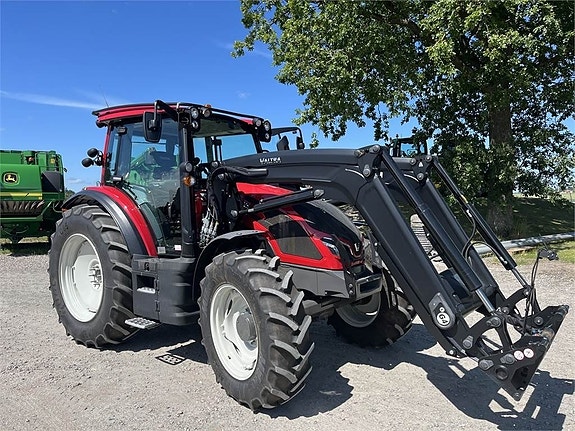 Valtra G105 HI-TECH TRAKTOR 2 of 5