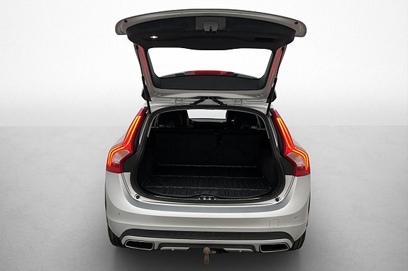 Volvo V60 Cross Country 11 of 24