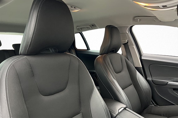 Volvo V60 Cross Country 9 of 24