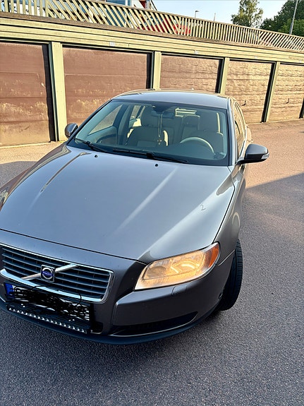 Volvo S80 2 of 4