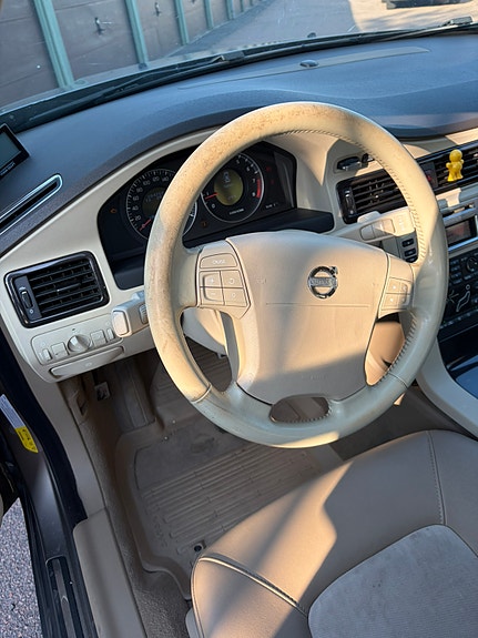 Volvo S80 3 of 4