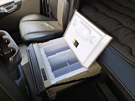 Volvo Vehicle Rigid 6x2-2 box full side opening 18 of 20