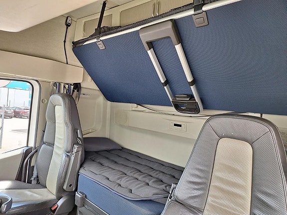 Volvo Vehicle Rigid 6x2-2 box full side opening 15 of 20