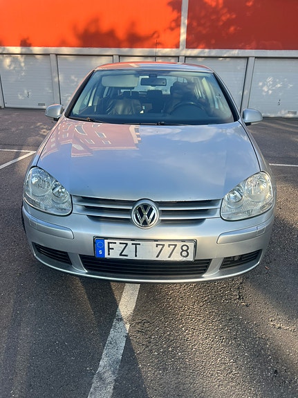 Volkswagen Golf V 5 of 8