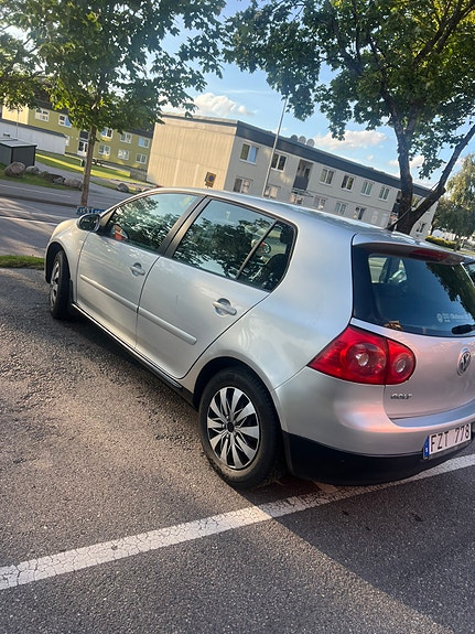 Volkswagen Golf V 3 of 8