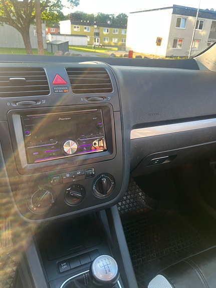 Volkswagen Golf V 8 of 8