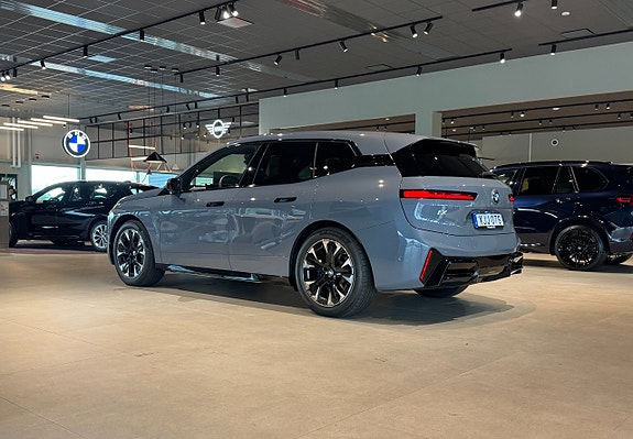 BMW iX 6 of 21