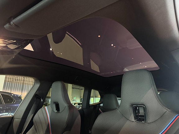 BMW iX 9 of 21