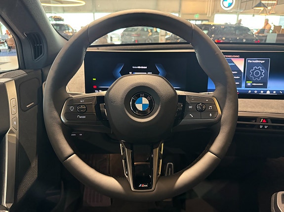 BMW iX 11 of 21