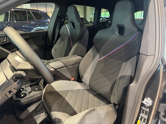 BMW iX 8 of 21