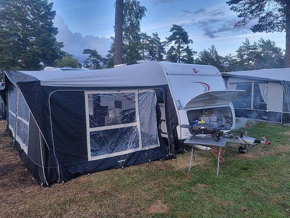 Bürstner Premio 550 TK – Barnkammarvagn med förtält & påskmarkis 8 of 30