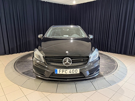 Mercedes-Benz A180 2 of 15